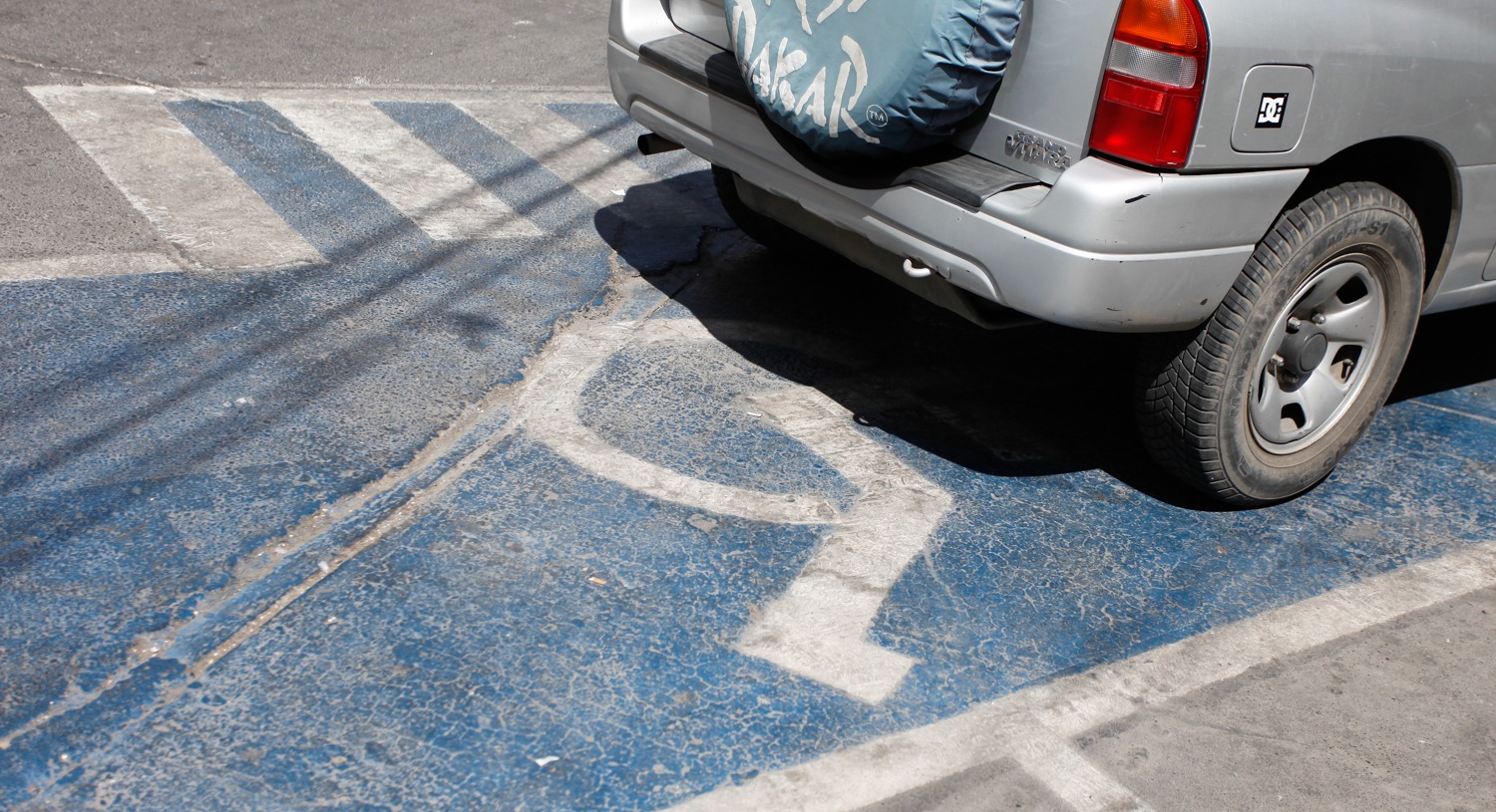 Vecina solicita más fiscalización a uso de estacionamientos para discapacitados