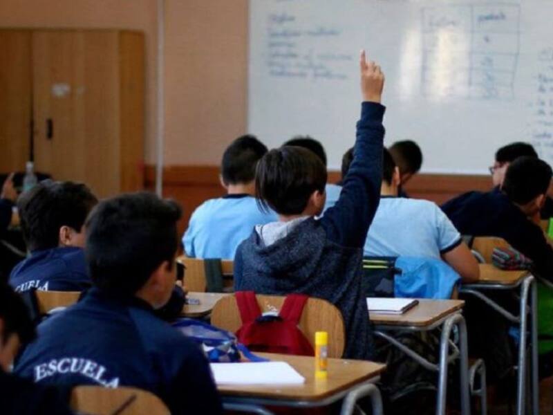Concejal Alarcón alerta que algunos colegios públicos de Melipilla ya agotaron sus recursos SEP