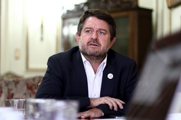 Claudio Orrego y su reelección: “Sé que es difícil ganar en primera vuelta”