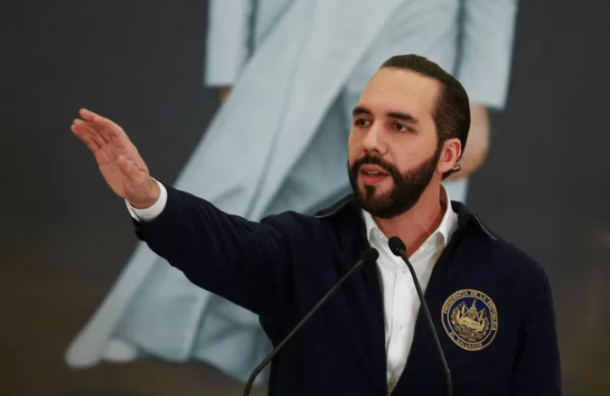 CADEM: 42% de los chilenos prefiere un presidente estilo Bukele en 2026