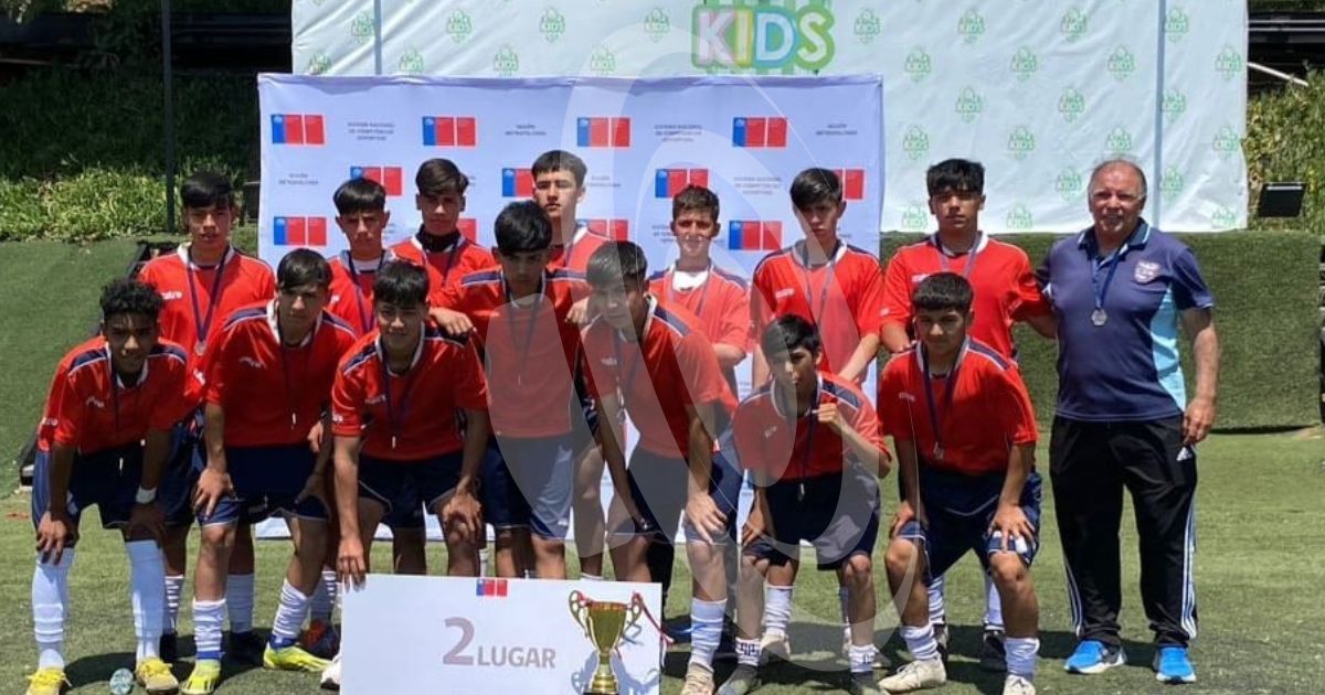 Cuarto y Segundo lugares obtuvieron colegios melipillanos en finales regionales del fútbol escolar