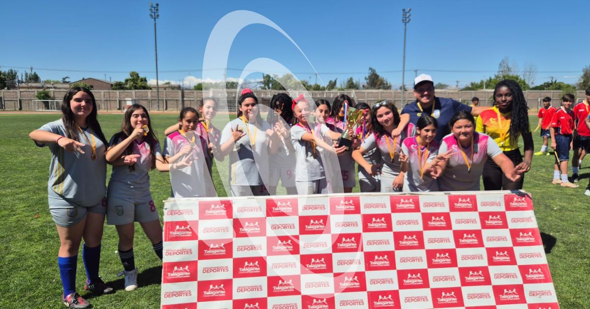 Colegios de Melipilla logran títulos provinciales en fútbol femenino y masculino