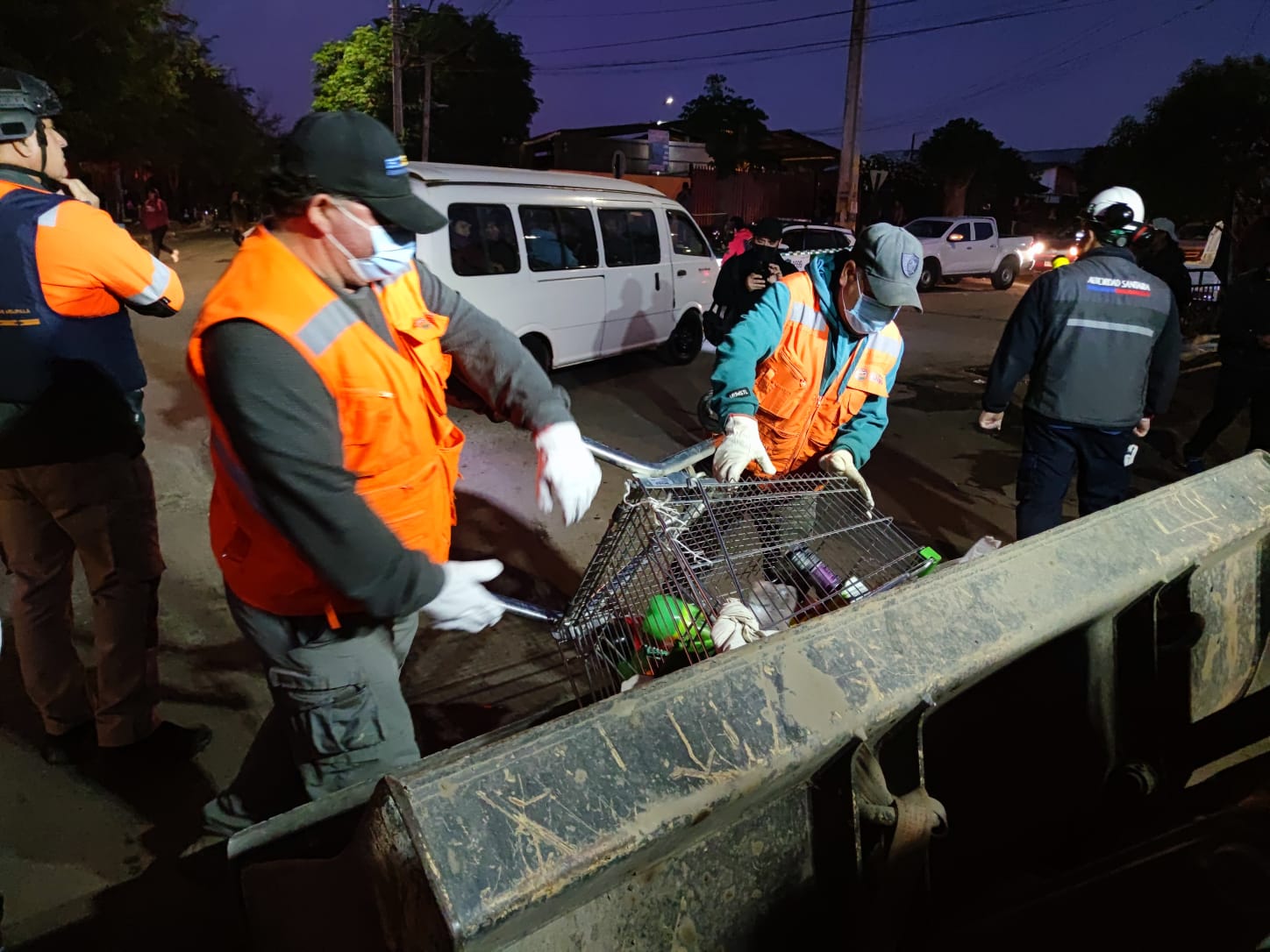 Realizan intensa fiscalización a cocinerías ilegales y al transporte de trabajadores agrícolas en Melipilla