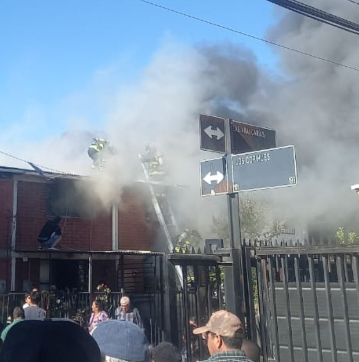 Incendio afectó a tres viviendas en La Foresta