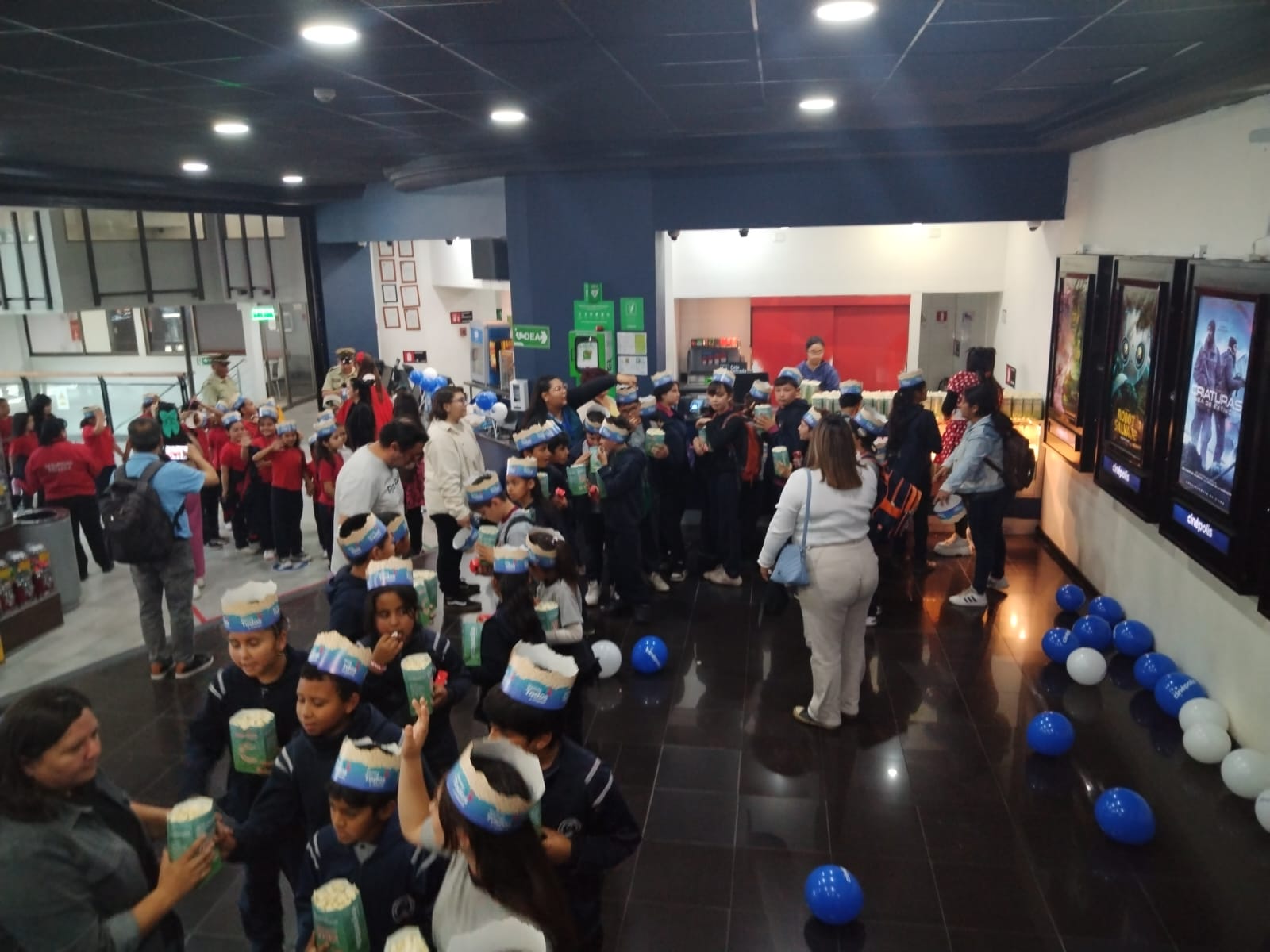 Carabineros y Cinépolis llevan al cine a 500 niños y niñas de Melipilla