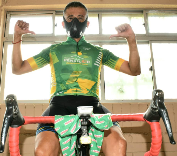 Ciclista paralímpico de Malloco busca batir récord mundial en Everesting