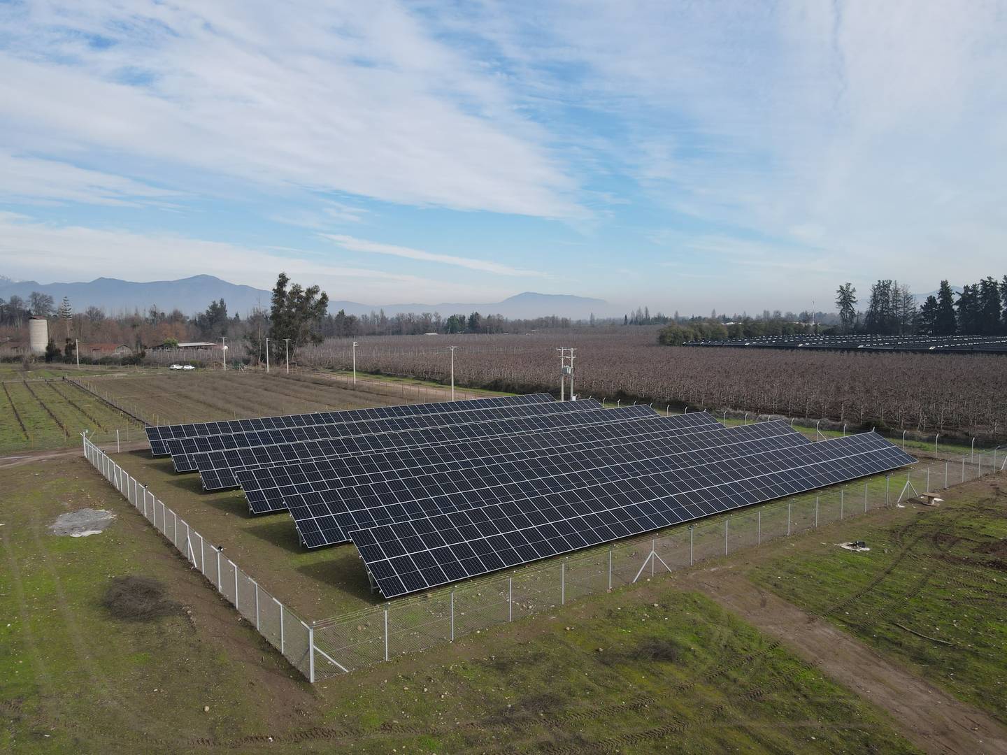 Autoridades dan el vamos a la primera planta solar municipal en Talagante