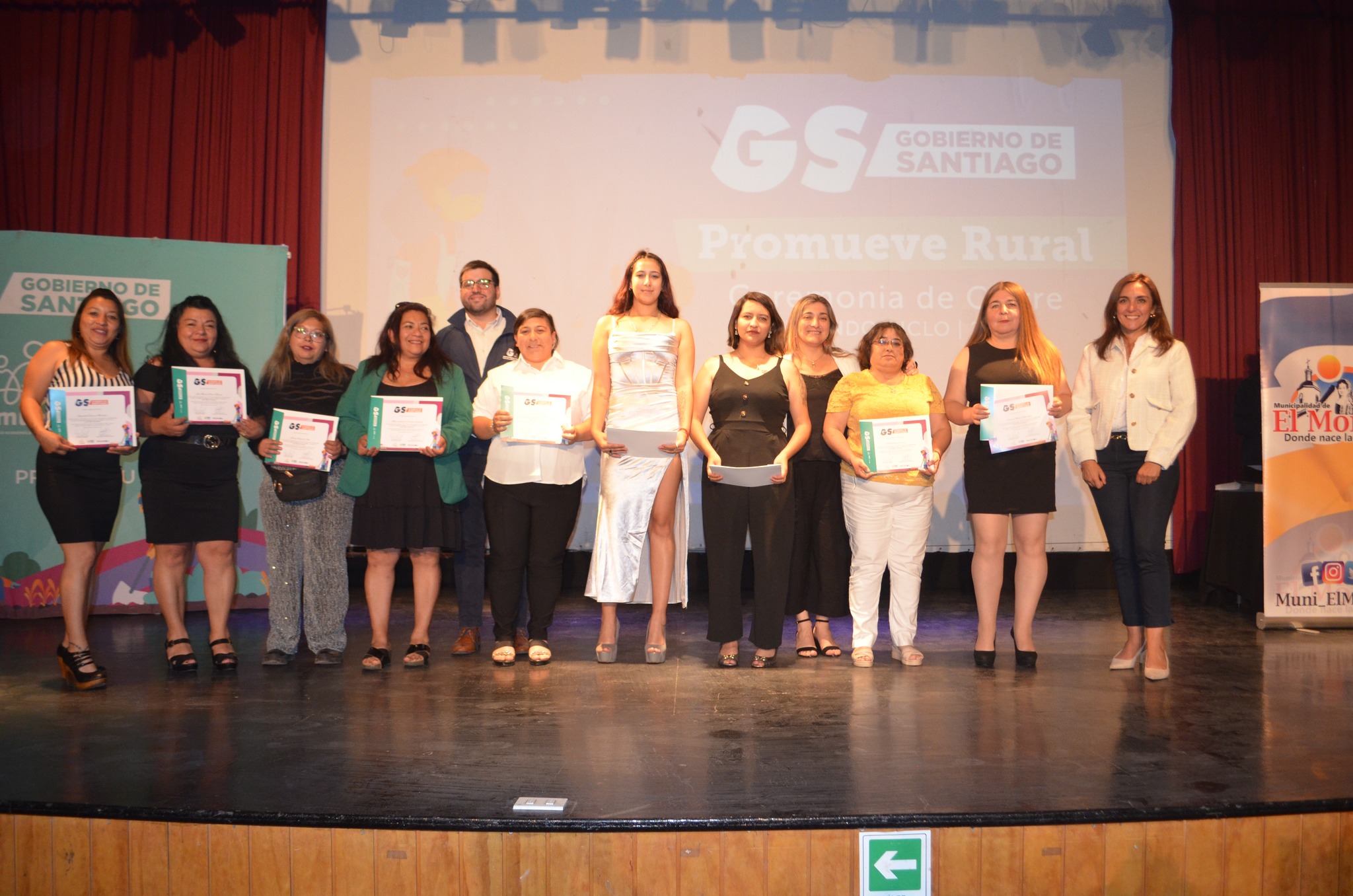 Mujeres de la provincia de Talagante reciben certificación de PRODEMU tras finalización de programa