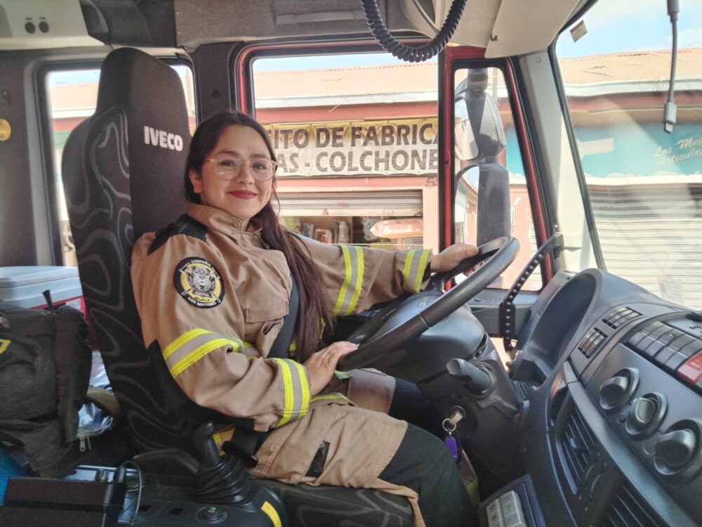 Bomberos de Melipilla presentó a su primera conductora de carros bomba