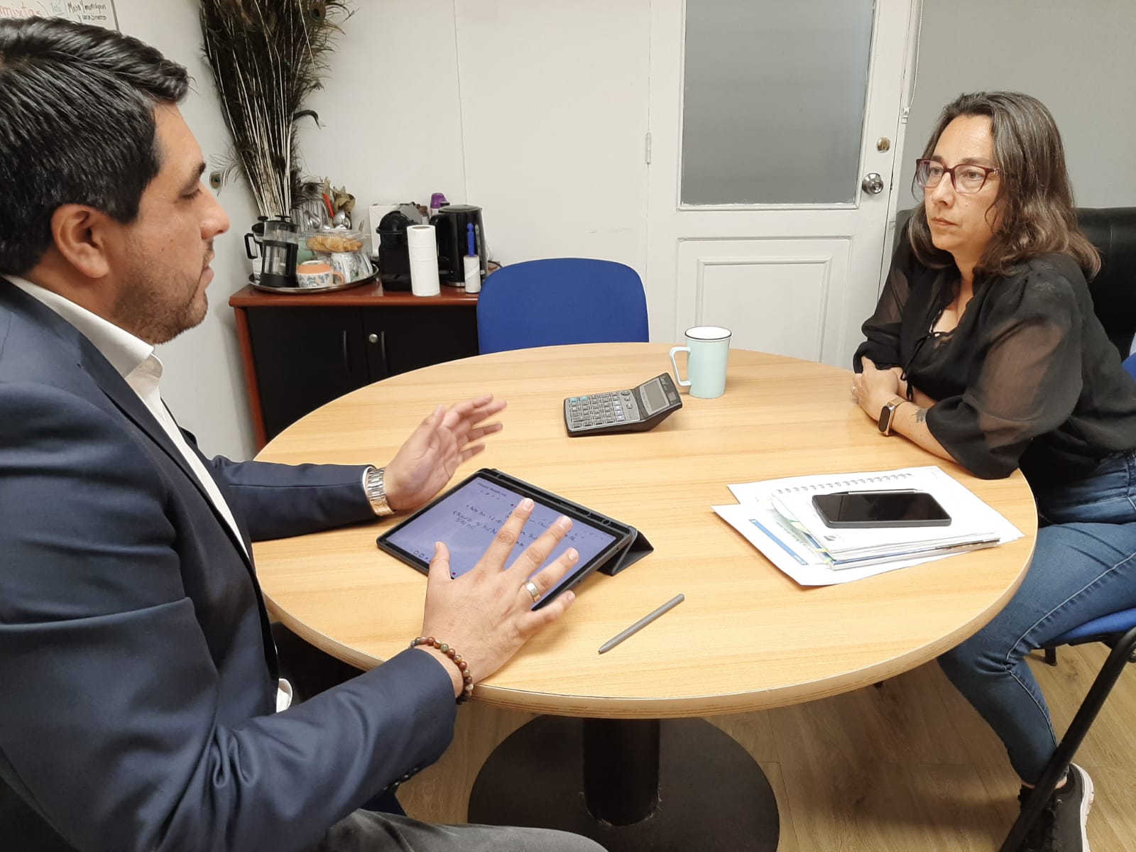 Delegada Saavedra sostiene encuentro de trabajo con Seremi de Transporte