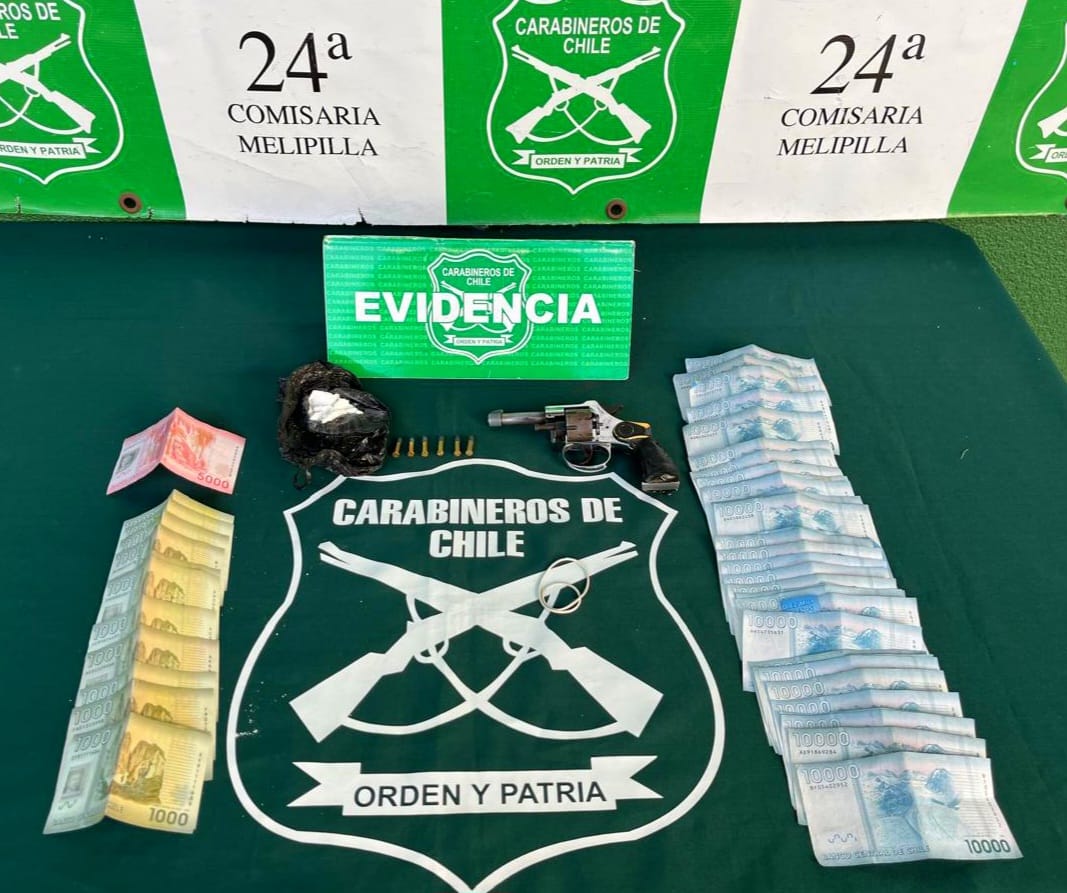 Dos detenidos con un arma de fuego y drogas