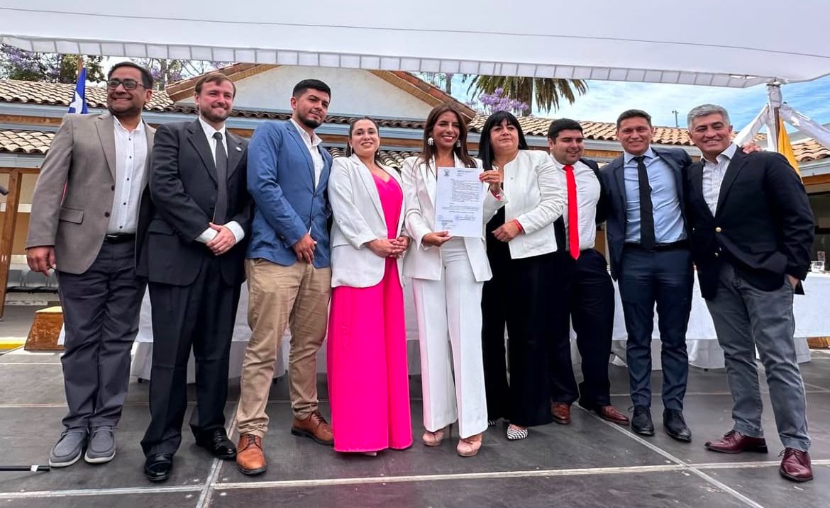 Alcaldesa Paula Gárate toma posesión de su cargo: llamó a trabajar juntos por la ciudad y despidió a Lorena Olavarría