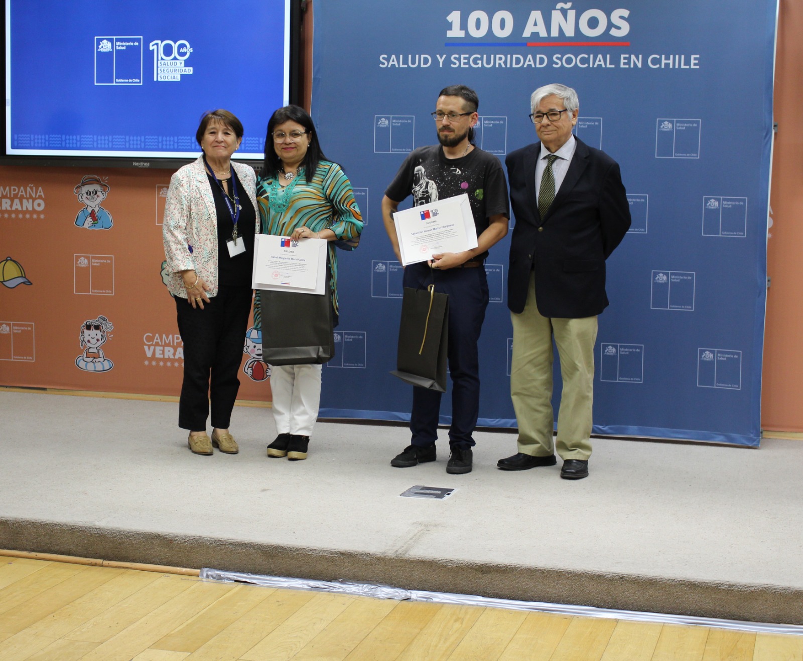 Funcionaria del Cecosf obispo Pablo Lizama obtiene importante reconocimiento en concurso literario del Minsal