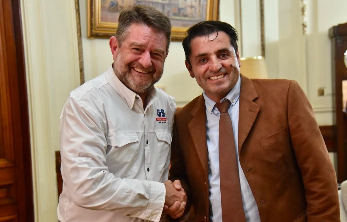 Alcalde de San Pedro sostiene reunión con el gobernador metropolitano para avanzar en proyectos para la comuna