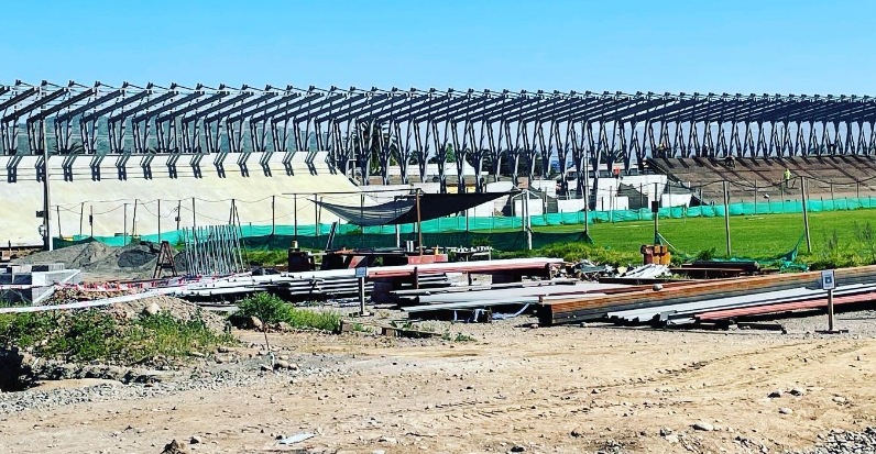 Alcaldesa Gárate afirma que avanzan gestiones para retomar obras del Roberto Bravo Santibáñez