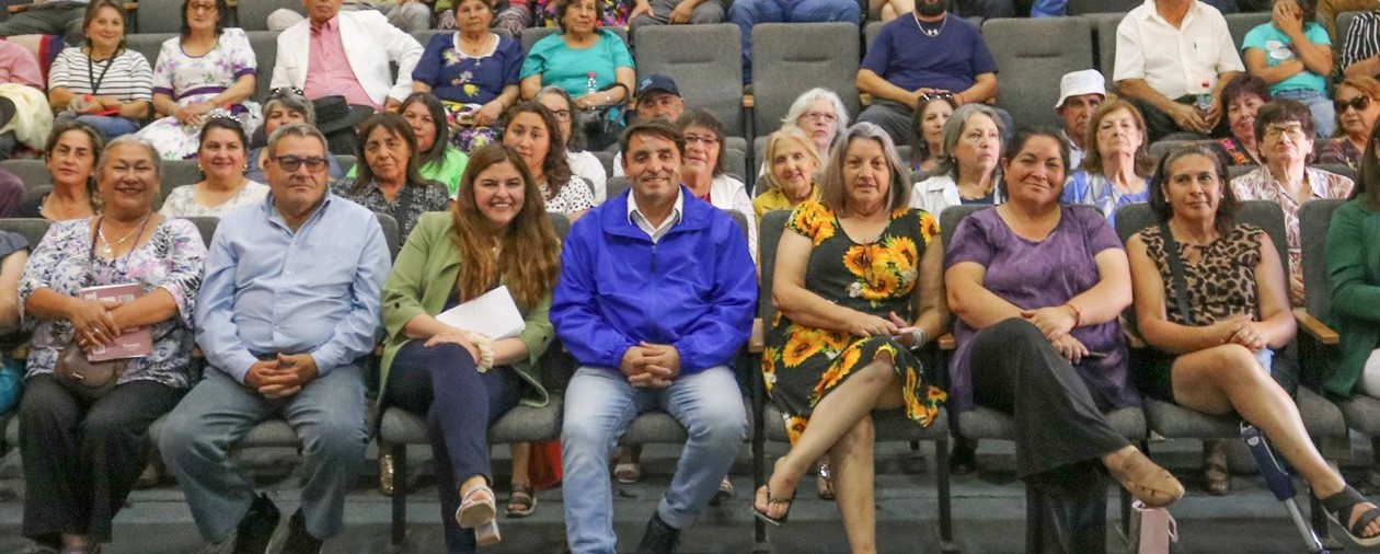 El Alcalde de San Pedro, Manuel Devia, presentó su equipo de trabajo y los proyectos comunales a los dirigentes de la comuna.