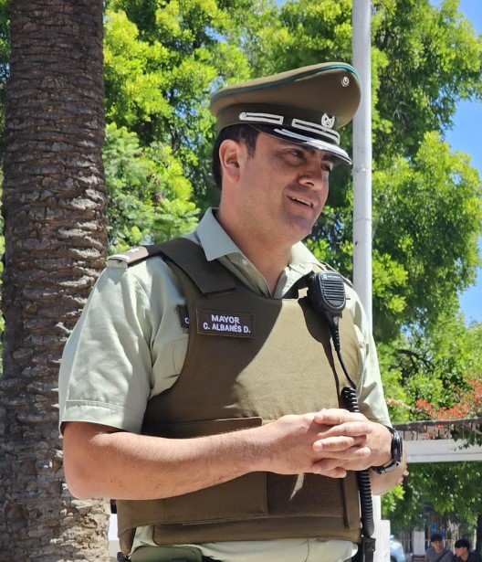 Claudio Albanés Donoso asumió el mando de la 23° comisaría de Talagante. el mayor Juan Cáceres fue destinado a Rio Bueno en la región de Los Ríos
