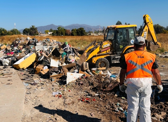 Alcaldesa Gárate supervisa operativos de limpieza y hermoseamiento en sector norponiente de Melipilla