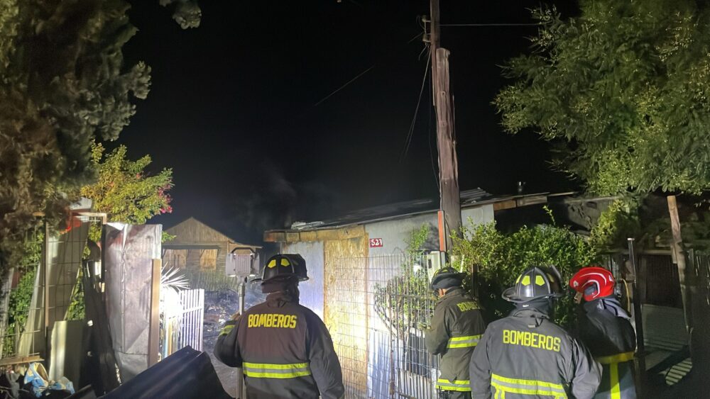 Dos personas damnificadas deja incendio de vivienda en Pomaire