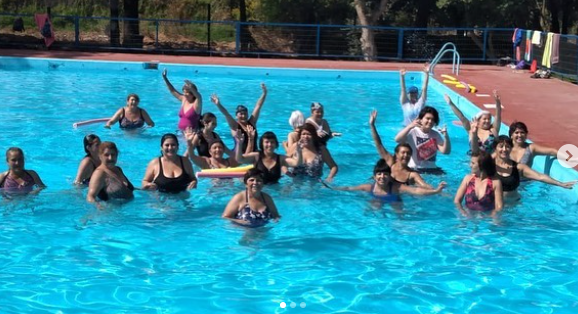 A toda marcha talleres acuáticos en la Piscina Chocalán