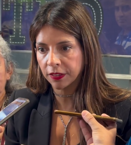 Profesores de Melipilla entregan petitorio a la alcaldesa Paula Gárate