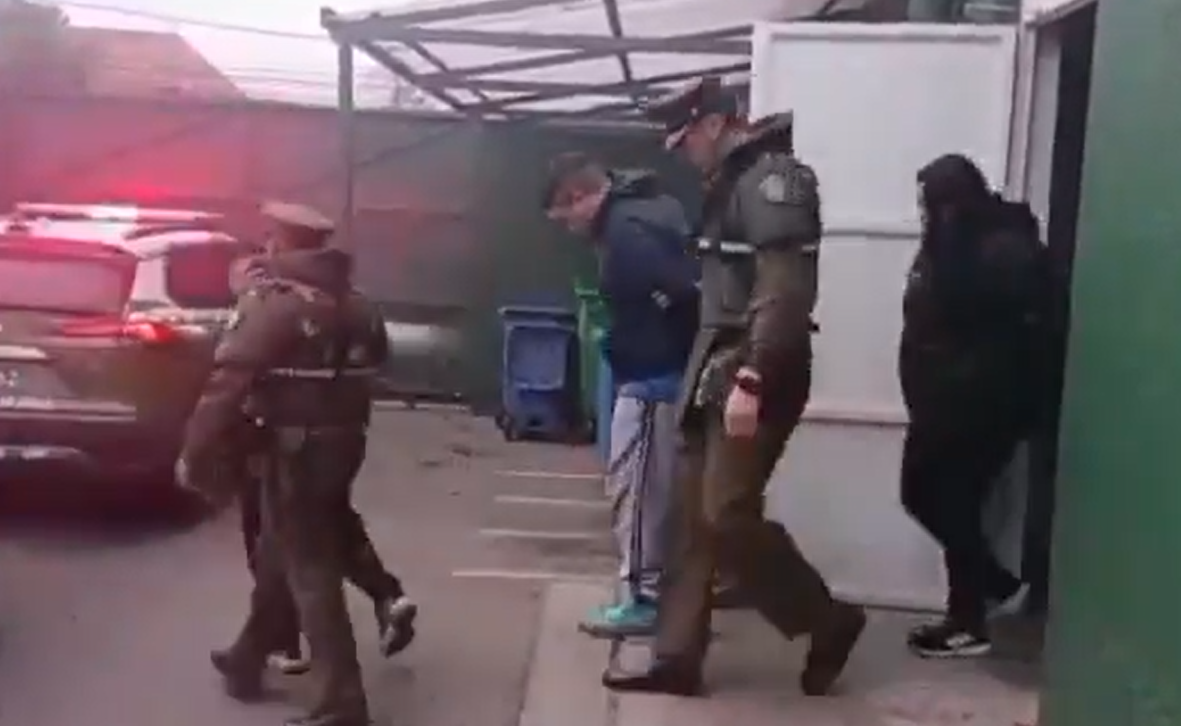 Tres detenidos por disparos en Peñaflor: SIP de carabineros Incautó una pistola sin serie y municiones