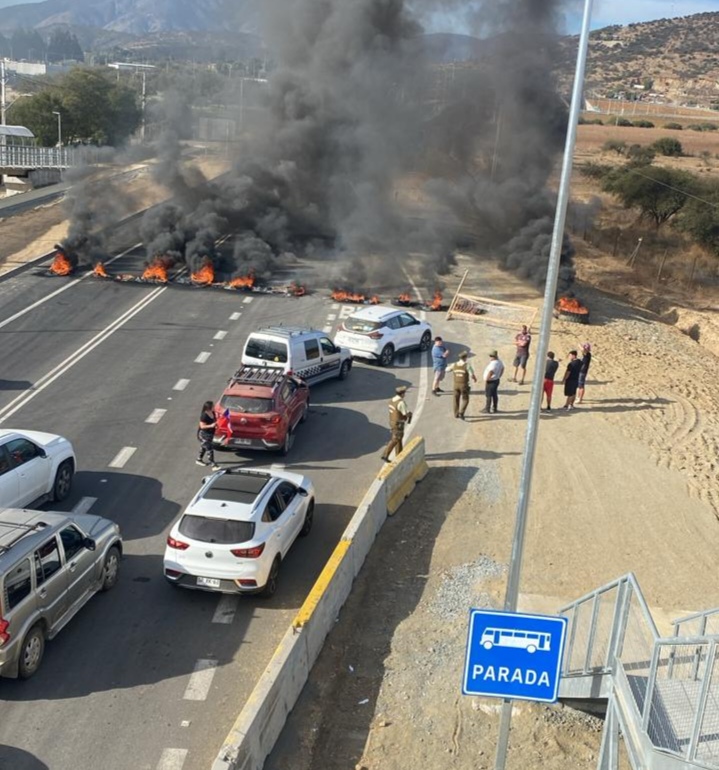Protestas en San Pedro y Las Cabras por cobros de TAG en Ruta de la Fruta