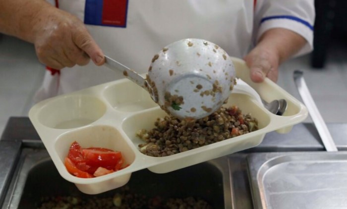 Manipuladoras de alimentos depusieron movilización