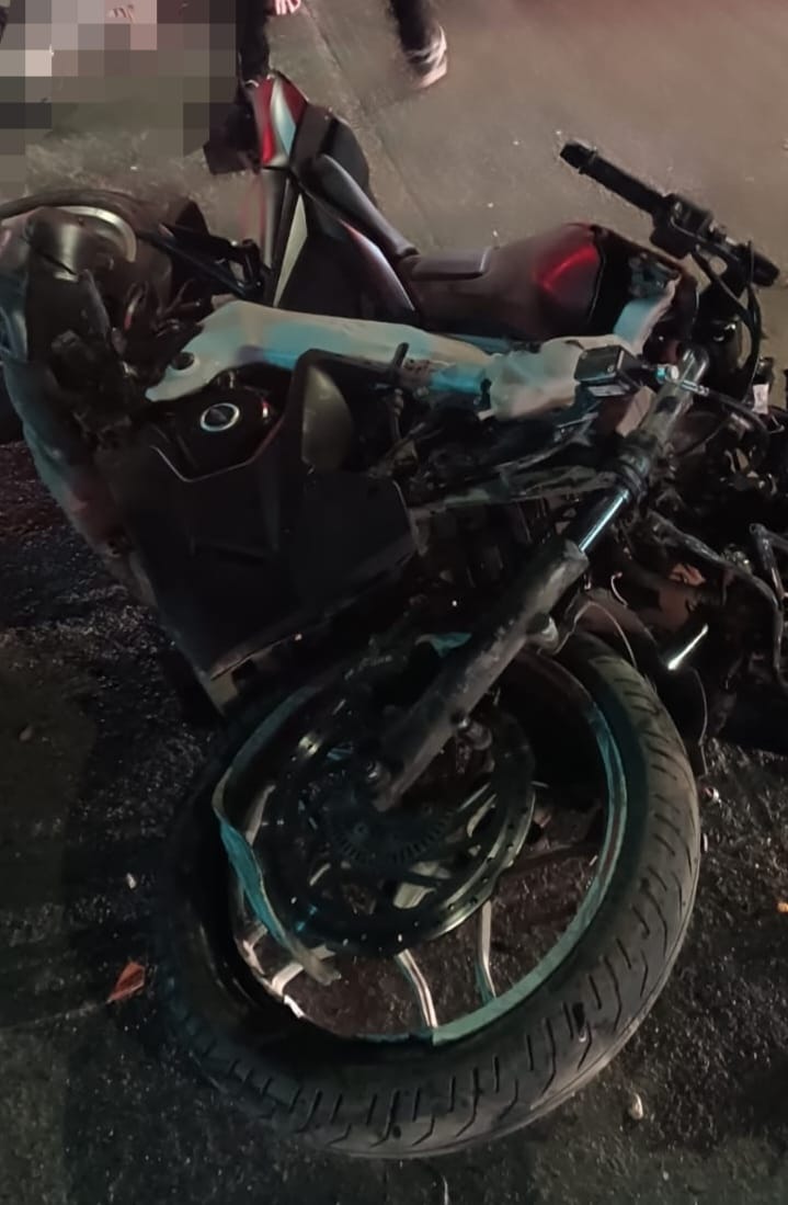 Joven motociclista se encuentra grave tras accidente en sector Los Cruceros
