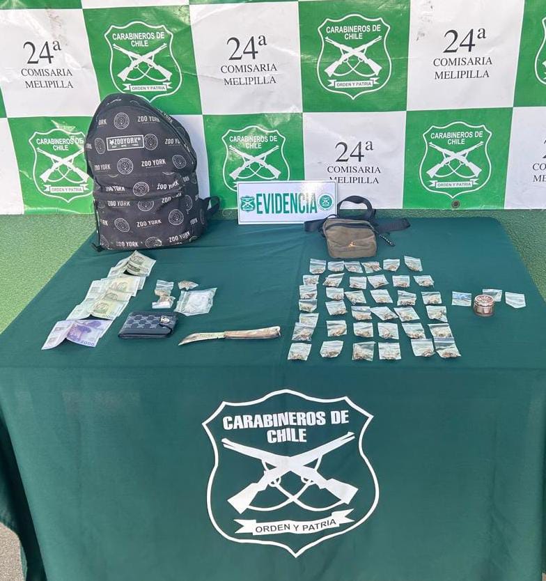 Detienen a dos sujetos por microtráfico y porte de arma blanca en plaza de armas
