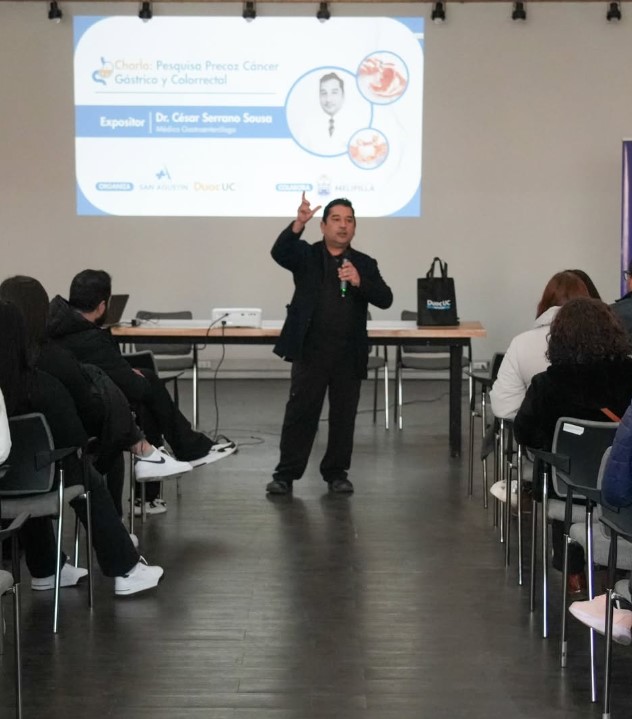 Clínica San Agustín realiza charla sobre pesquisa precoz del cáncer gástrico y colorrectal