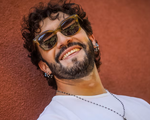 Grave caída en bicicleta mantiene a humorista Eduardo Caroe internado en clínica tras accidente en Cartagena