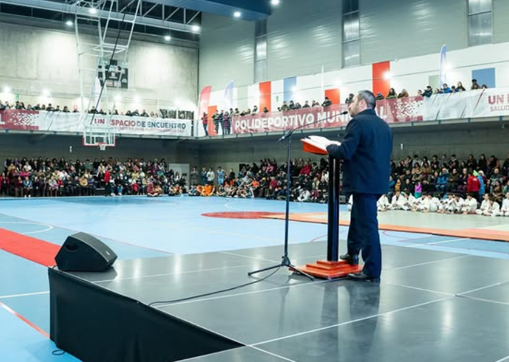 Talagante celebra la apertura de su nuevo Polideportivo Municipal, un hito para el deporte y la vida activa.