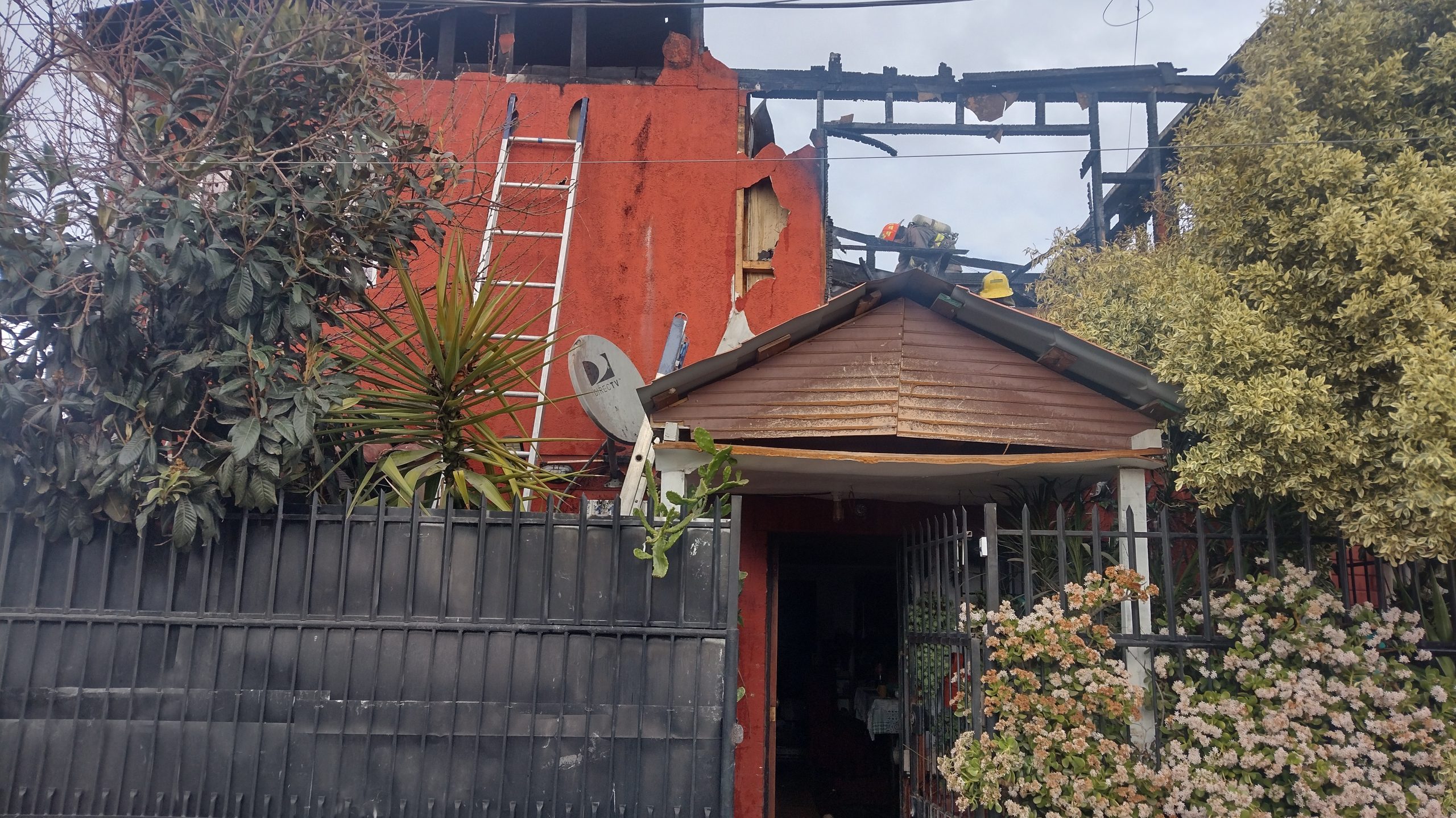 Cinco personas damnificadas deja incendio de casa habitación