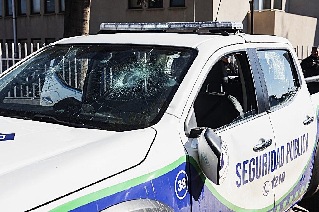 Formalizan a vendedores ambulantes por agresión a funcionarios en San Antonio: quedaron en libertad tras audiencia