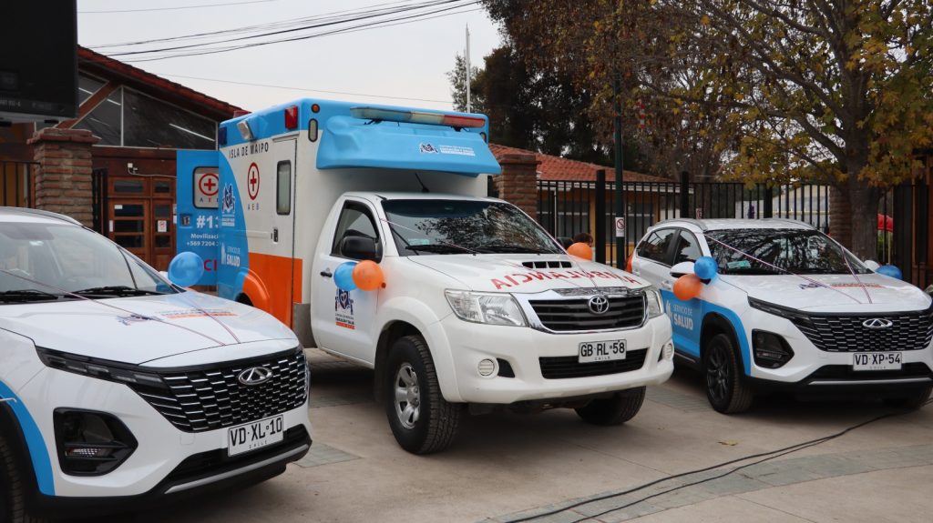 Isla de Maipo refuerza su salud municipal con tres nuevos vehículos para atención en terreno