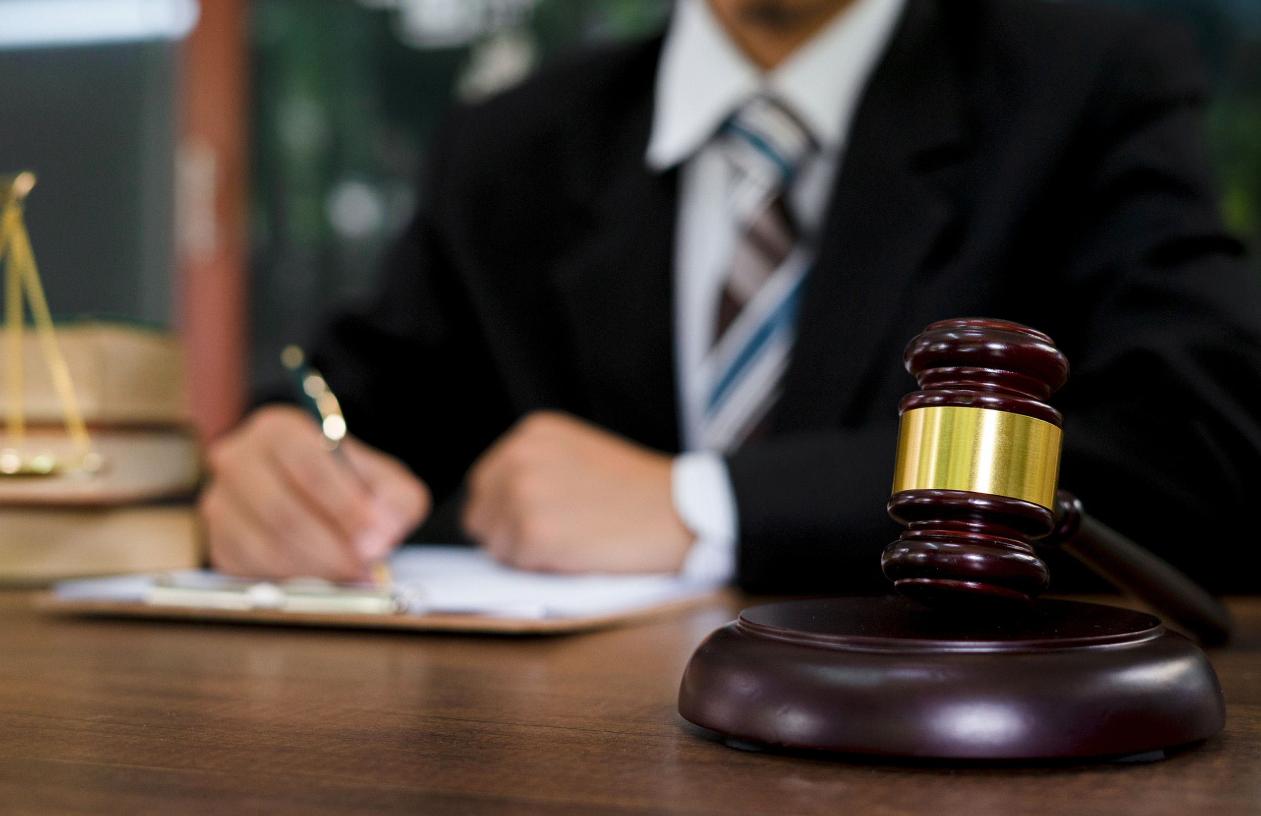 Municipalidad de Alhué fue requerida judicialmente por deuda con entidad financiera: defensa cuestiona legalidad del embargo
