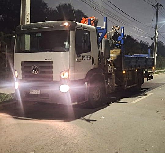 Robo de camión pluma en sector oriente de Melipilla