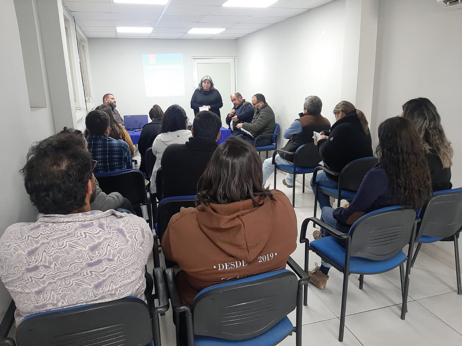 Realizan capacitación a dueños de carros de comida para reforzar cumplimiento sanitario 