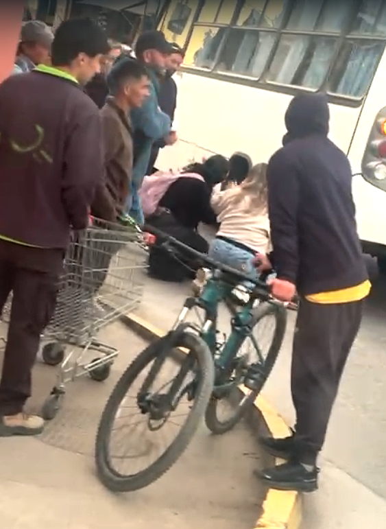 Ciclista resulta herido tras colisionar con liebre en la esquina de Riquelme y Serrano
