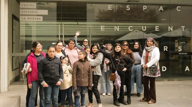 Estudiantes del taller “Poemas en Escena” de El Monte, vivieron jornada cultural en Santiago con teatro y exposiciones