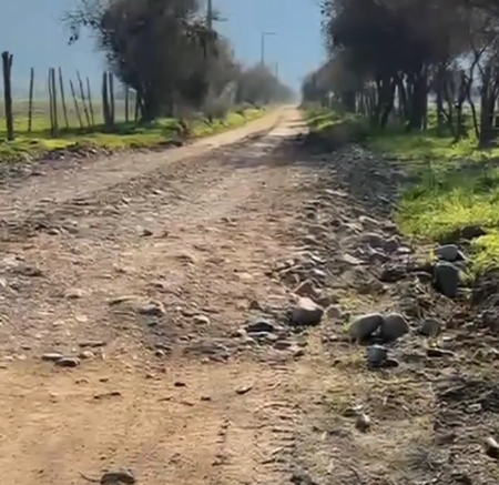 Alhué destina recursos municipales para mejorar caminos rurales