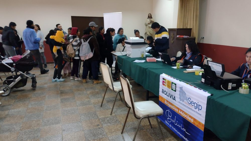 Consulado boliviano realiza atención en Melipilla