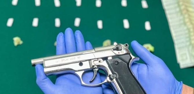 Cuatro detenidos por microtráfico y porte ilegal de arma en Llolleo Alto tras operativo policial
