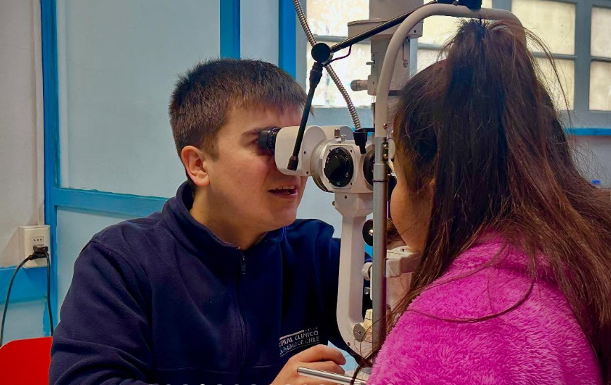 Colegio Médico realiza operativo oftalmológico beneficiando a 120 niños y niñas de la Provincia de Talagante