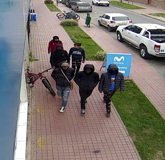 Asalto tipo turbazo afectó a sucursal de Entel en Talagante 