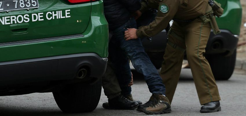 Recuperan vehículo robado en Melipilla tras operativo que terminó en María Pinto con disparos y un detenido
