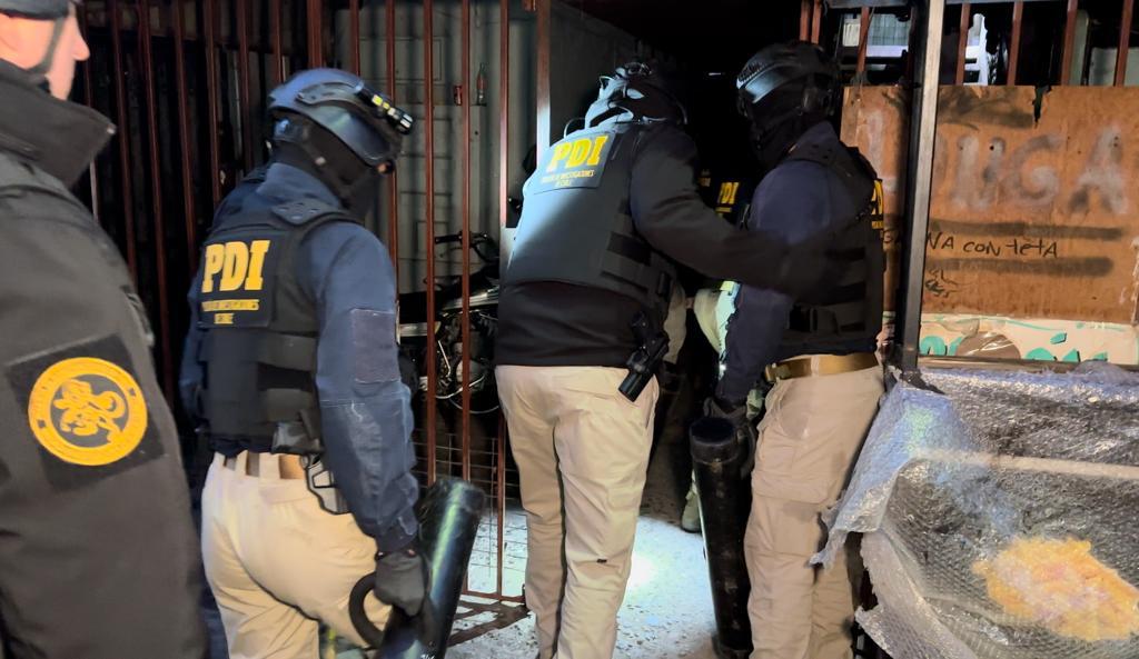 PDI descubre búnker de drogas en María Pinto durante operativo masivo en la RM