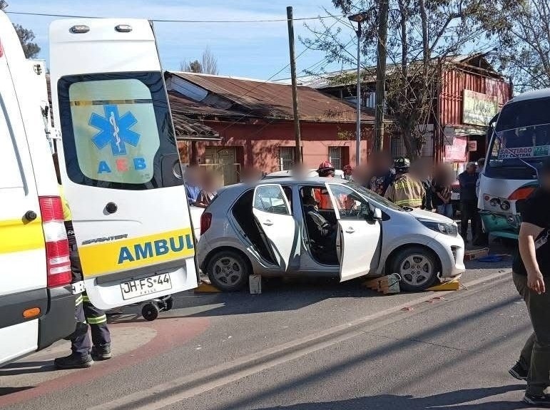 Bomberos de El Monte atendieron accidente vehicular en Avenida Libertadores