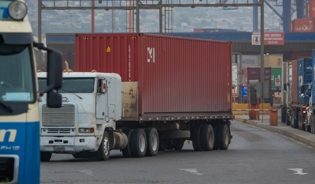 Condenan a últimos integrantes de banda que robó contenedor mediante manipulación informática en Sn Antonio